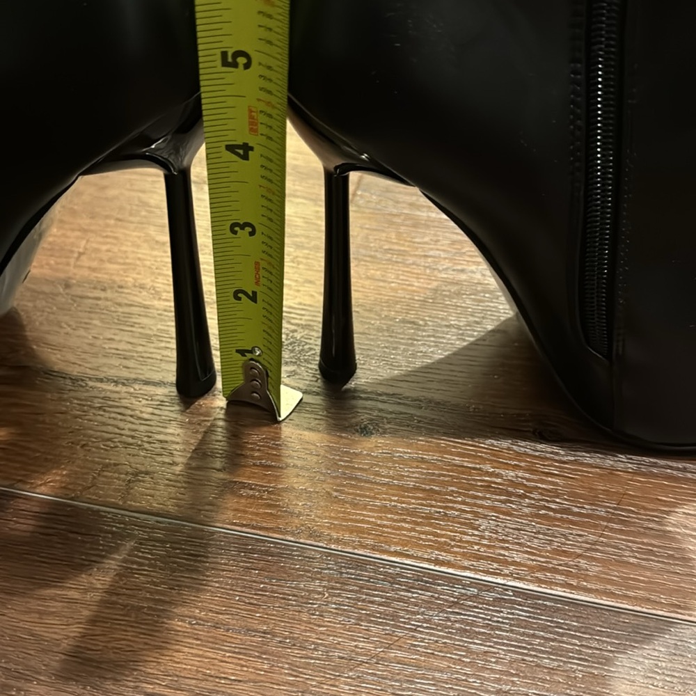 Azalea Wang NWT Heel Boots with Chain detail and side zipper. - Picture 7 of 8